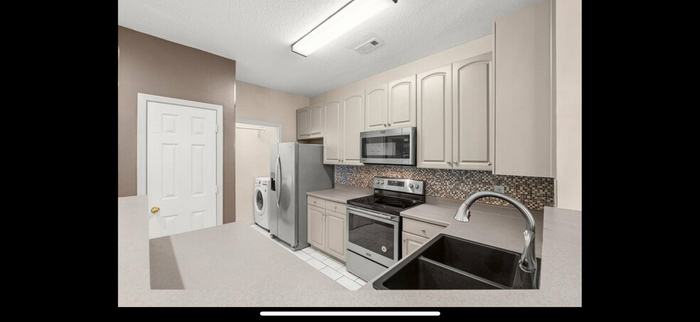 Building Photo - 100 Kensington Blvd