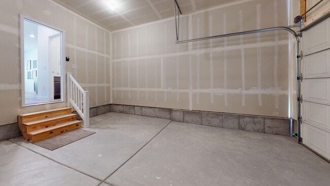 Building Photo - BEAUTIFUL 4-BEDROOM TOWNHOME FOR RENT