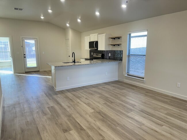 Building Photo - 2013 Cottonwood Ave