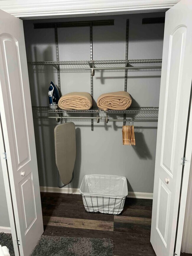 Building Photo - 2002 W Cermak Rd