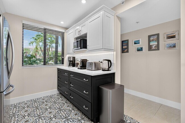Building Photo - 2401 Marina Isle Way