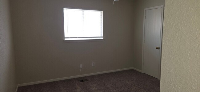Building Photo - 3204 Hereford Ln