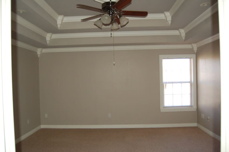 Large master bedroom - 6188 W Milliken Bnd