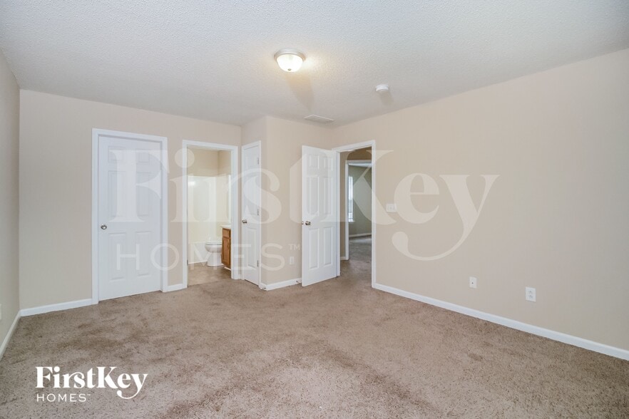 Building Photo - 220 Woodstream Ct