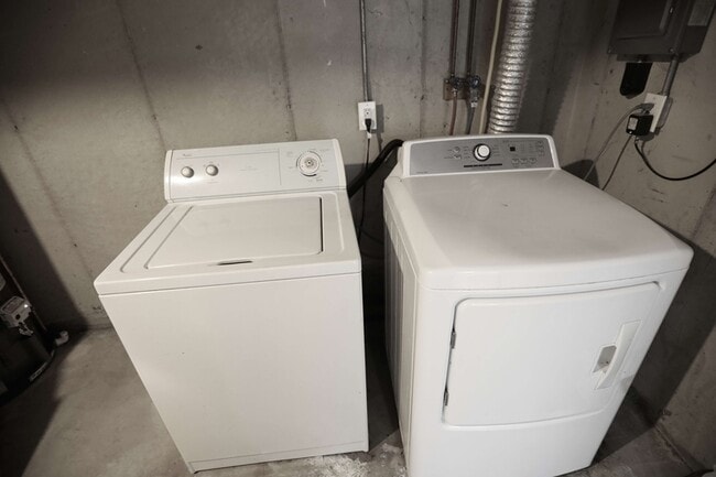 Building Photo - 2132 Shangrai-La Dr SE