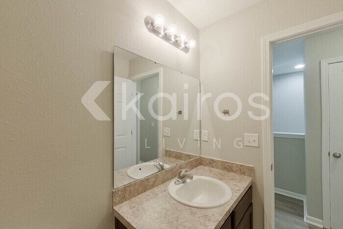 Building Photo - 1349 Mull St