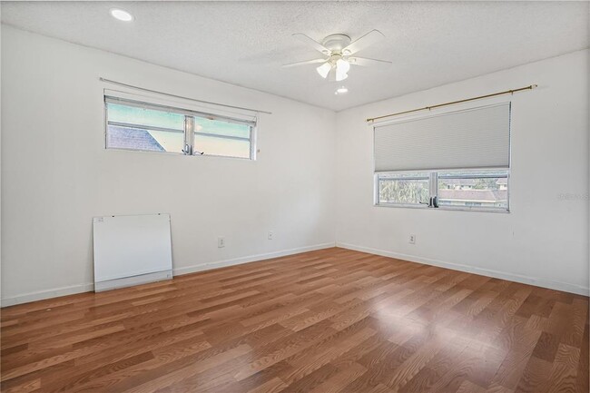 Building Photo - 232 Barlow Ave