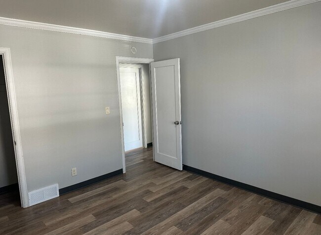 Building Photo - JP409-411 E. Bismark