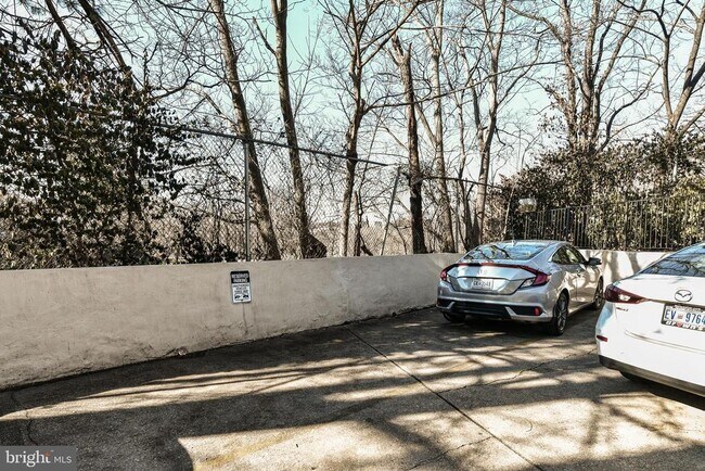 Building Photo - 2630 Adams Mill Rd NW