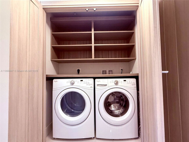 Building Photo - 17111 Biscayne Blvd