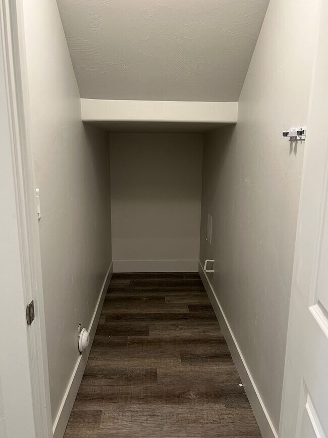 Building Photo - Beautiful 3 Bed, 2.5 Bath Townhome in Summerfield Subdivision | $1,995/month