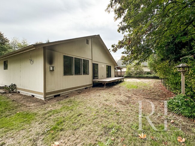 Building Photo - Your Charming Rustic Retreat- 3 Bedroom Wi...