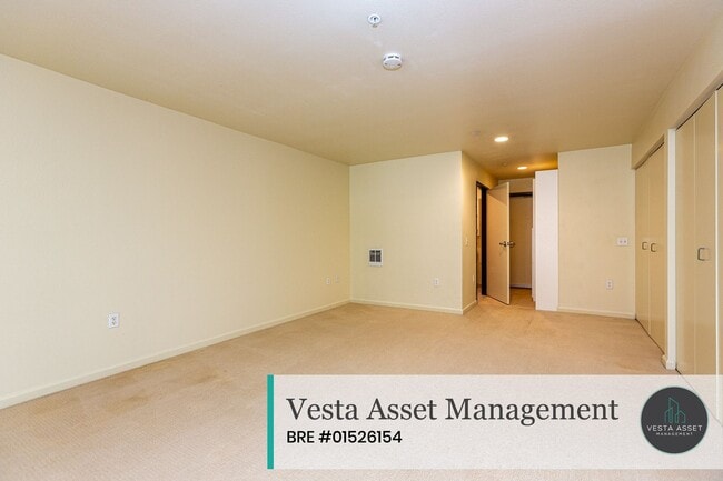 Building Photo - Lower Pacific Heights: Spacious 2-Level  L...