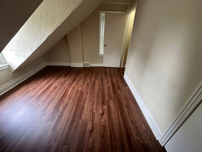 Building Photo - NEWLY UPDATED 4 BED 1 BATH HOME FOR RENT.