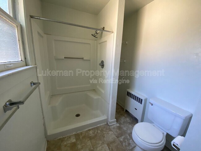 Building Photo - 431 W Vine St