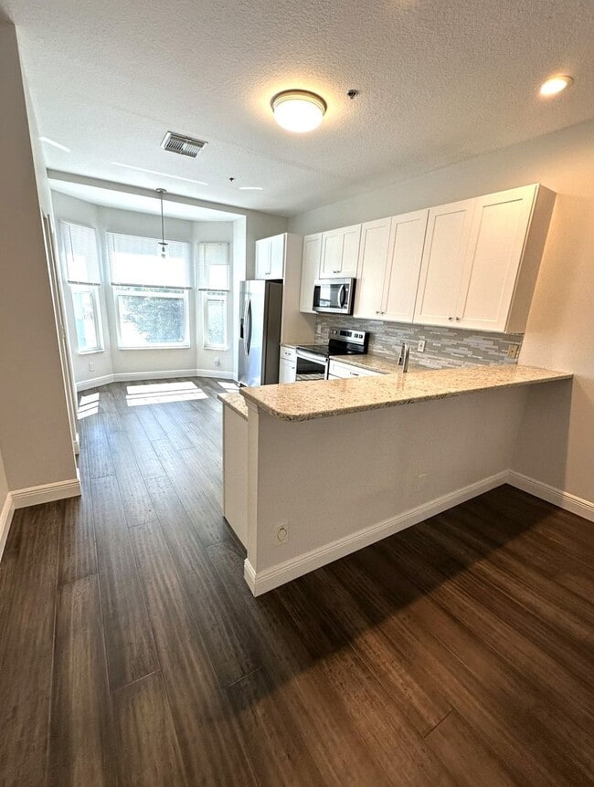 Building Photo - TIERRA VERDE - Updated Unfurn. Annual - 3 BR/3.5 BA, 2 CG Tandem Garage