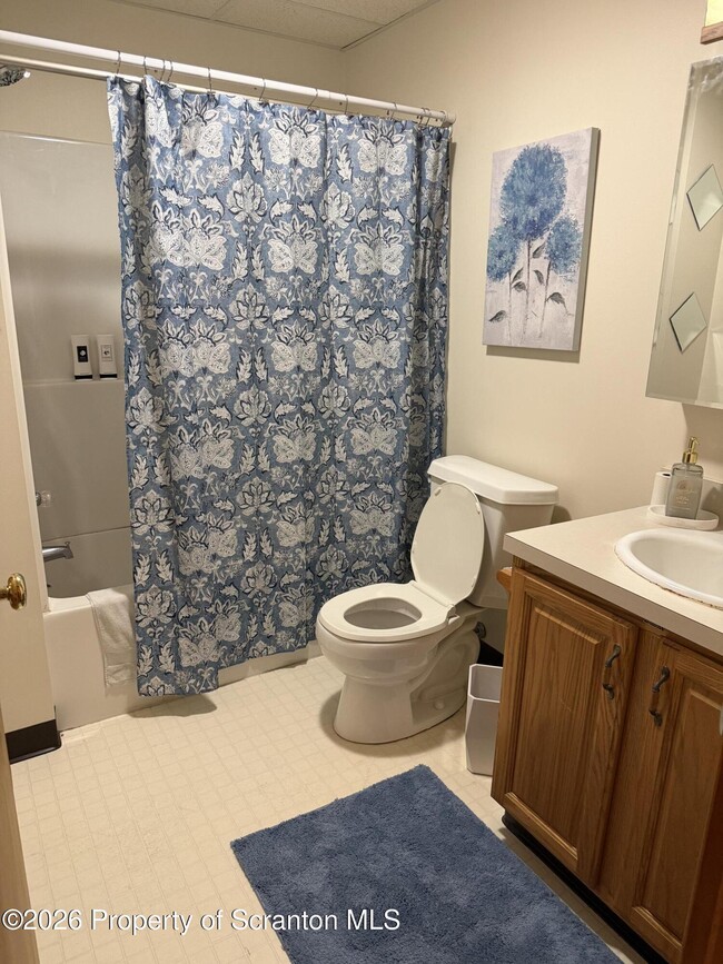 Building Photo - 609 Main St