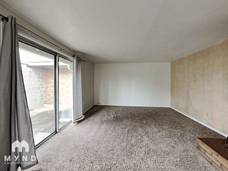 Building Photo - 705 NE 108th Ave