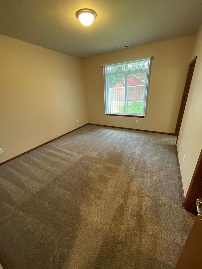Building Photo - ***COMING SOON 11/2025*** Welcome Home to ...