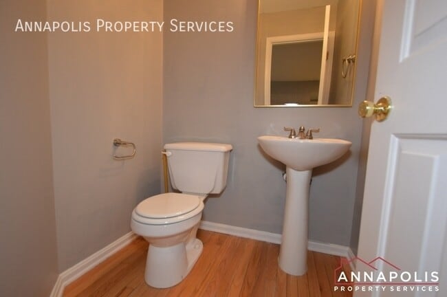 Building Photo - 546 Francis Nicholson Way