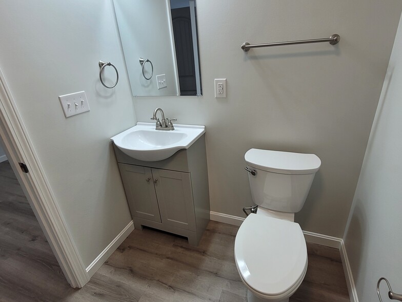 Building Photo - 8 Juniper Ln