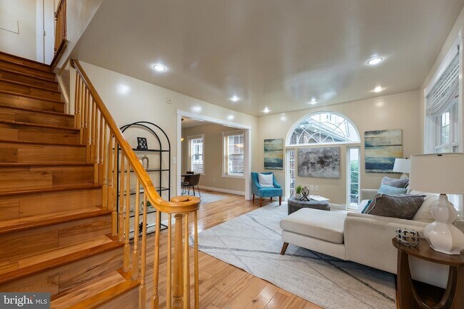 Building Photo - 2231 Otis St NE