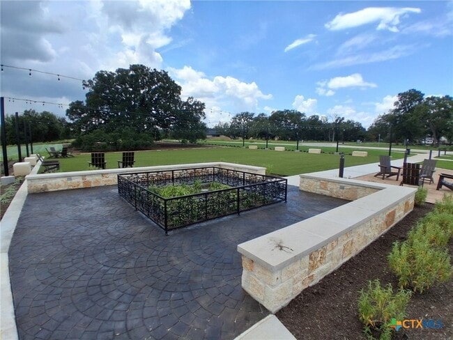 Building Photo - 253 Villars Dr