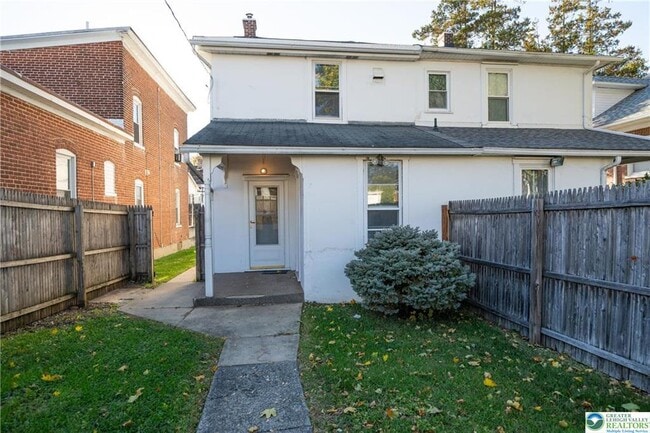 Building Photo - 2409 S 5th St