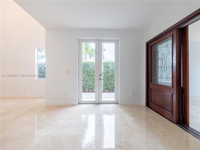 Building Photo - 7010 NW 106th Ave