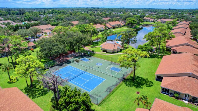 Building Photo - 1105 Maplewood Dr