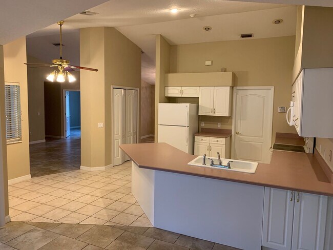 Building Photo - Beautiful 4-Bedroom, 2-Bath Home with Fenc...