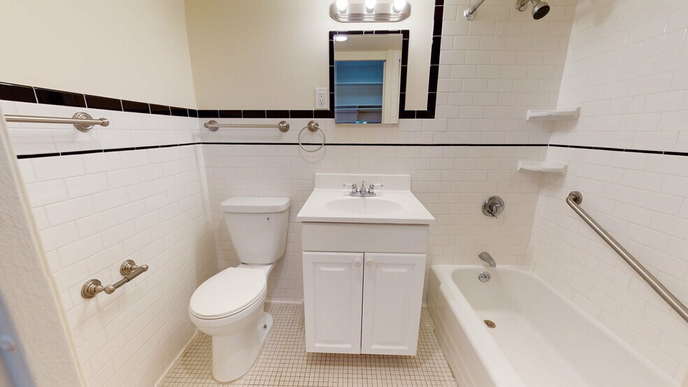 Building Photo - 16 Monmouth Ct