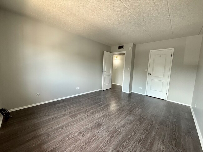 Building Photo - 3852 N Parkway Dr