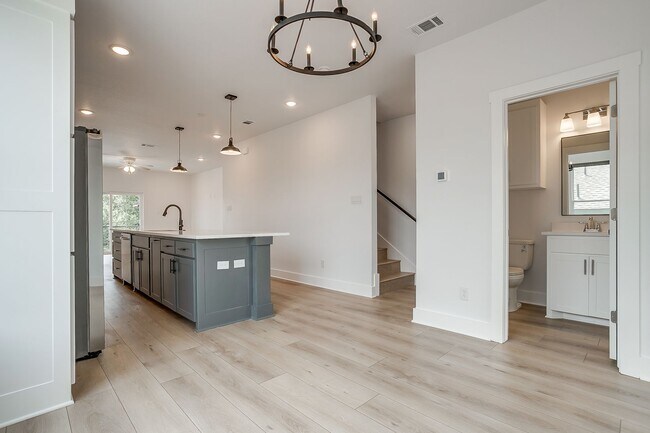 Building Photo - 2811 Forest Park Blvd