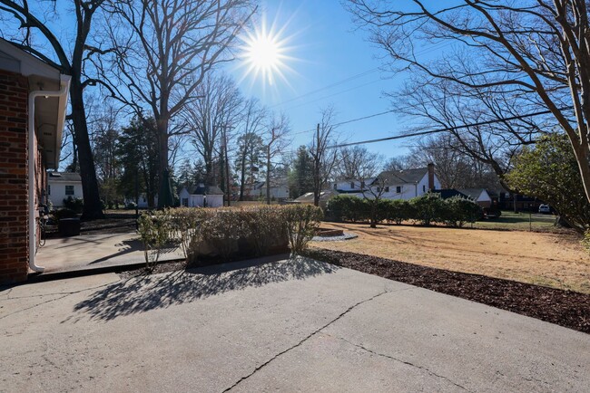 Building Photo - Welcome Home to Pinedale Farms in Westend!