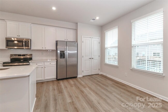 Building Photo - 5038 Springarn Ct