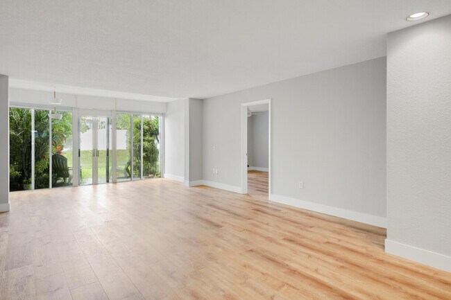 Building Photo - 4242 Deste Ct