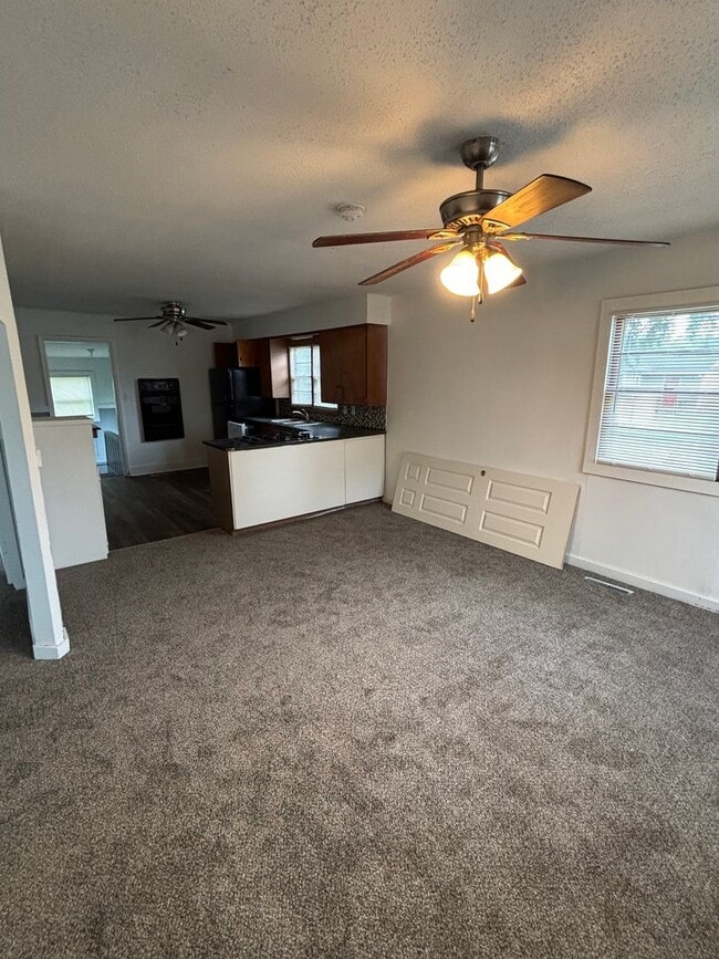 Building Photo - Spacious 3 Bedroom Home in South Council B...