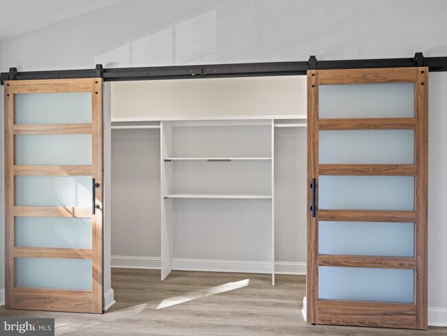 Building Photo - 13133 Park Crescent Cir