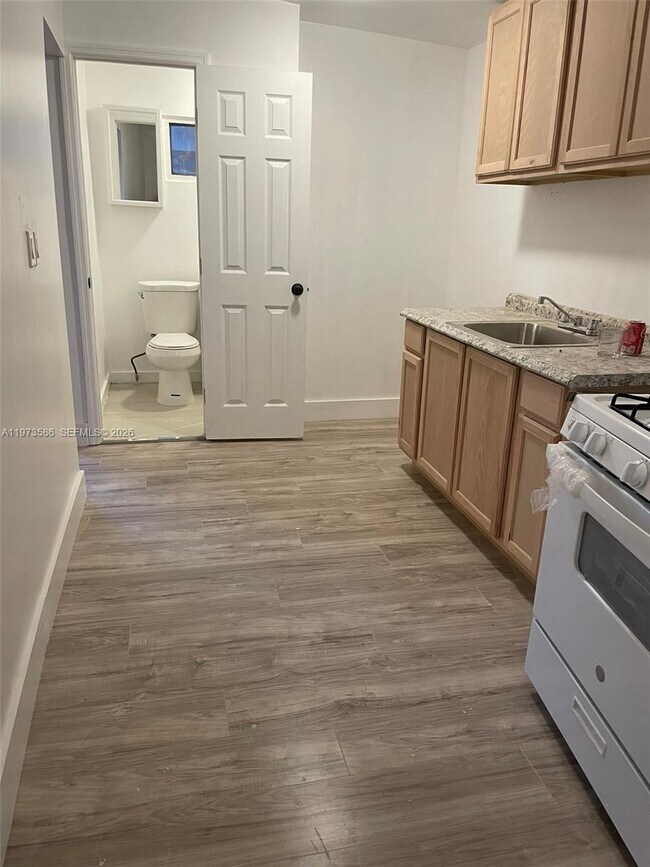 Building Photo - 746 NE 80th St