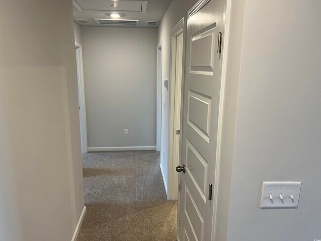 Building Photo - 808 Wapama St