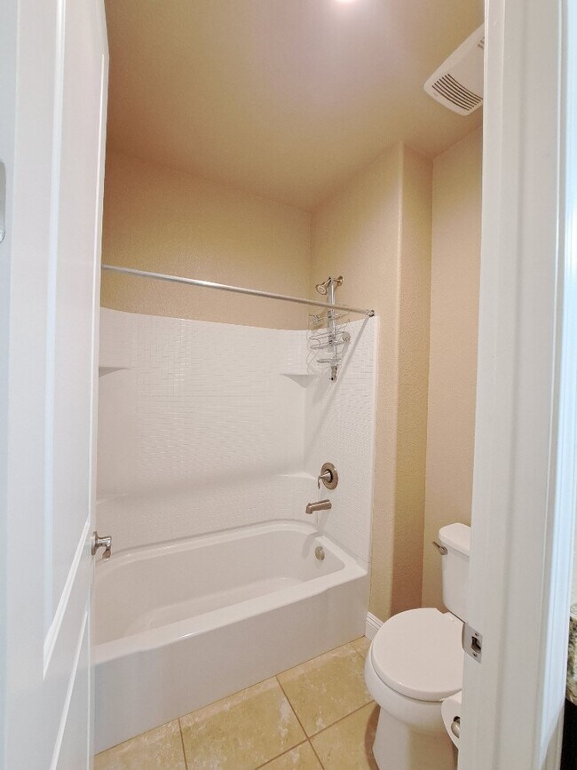 Building Photo - 677 Addison Ln