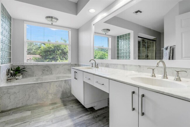 Building Photo - 10777 Charleston Pl