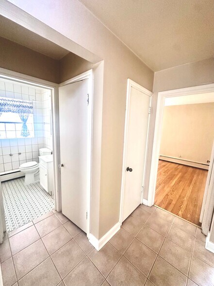 Building Photo - 2533 S 57th Ct
