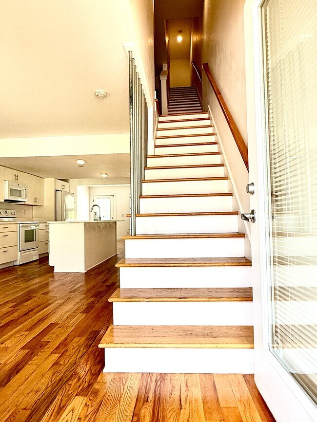 Building Photo - 517A Weakley Ave