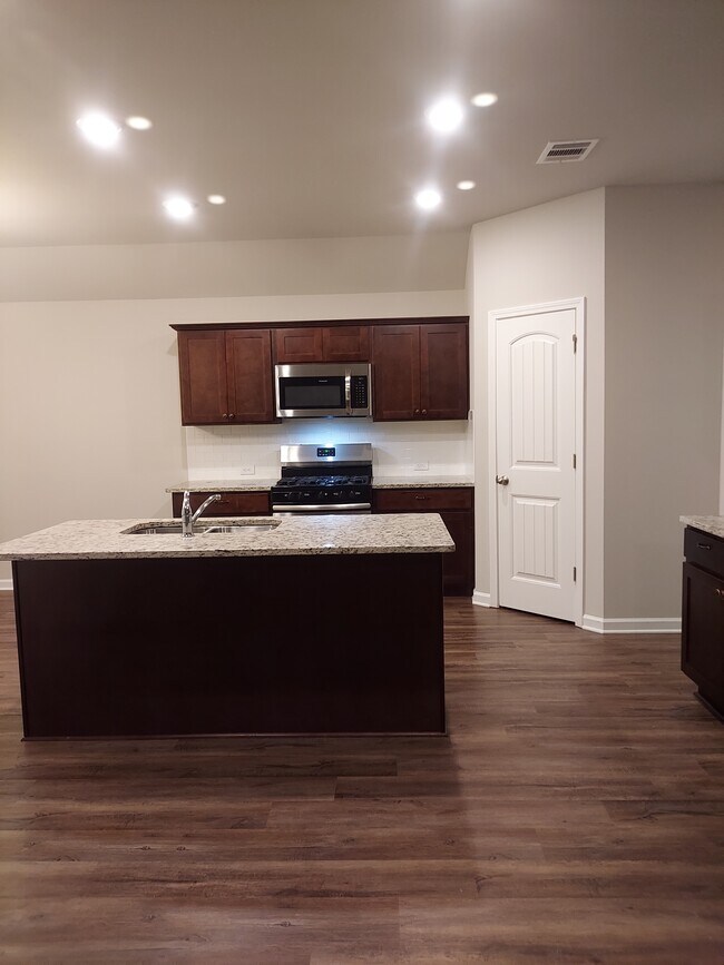 Building Photo - 13060 Fowler Dr