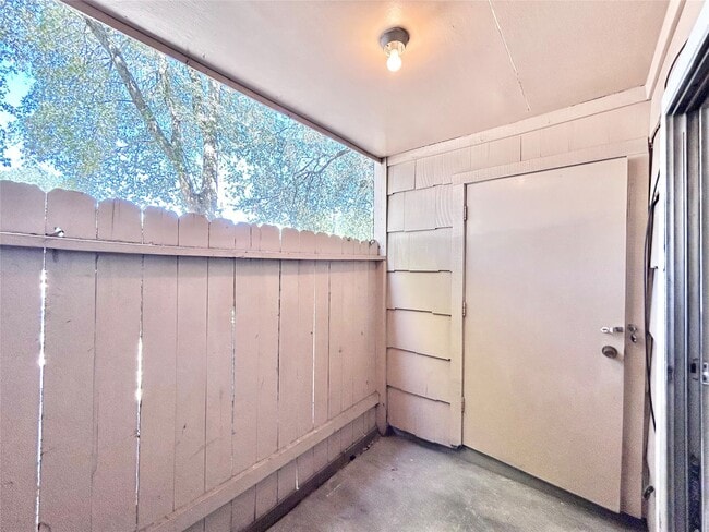 Building Photo - 8201 Richmond Ave.