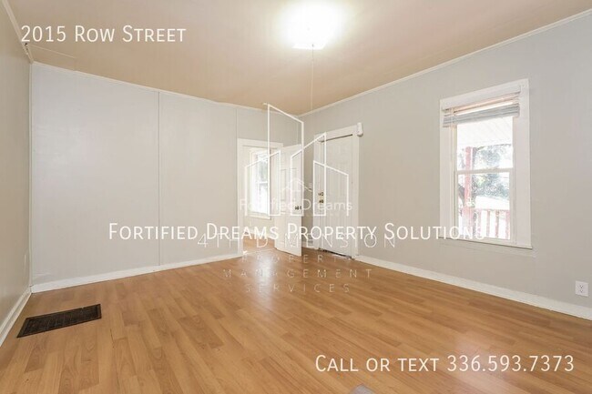 Building Photo - 2015 Row St