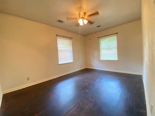 Building Photo - 4013 McDermed Dr