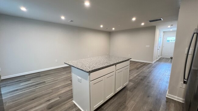 Building Photo - 243 Christiana Ln